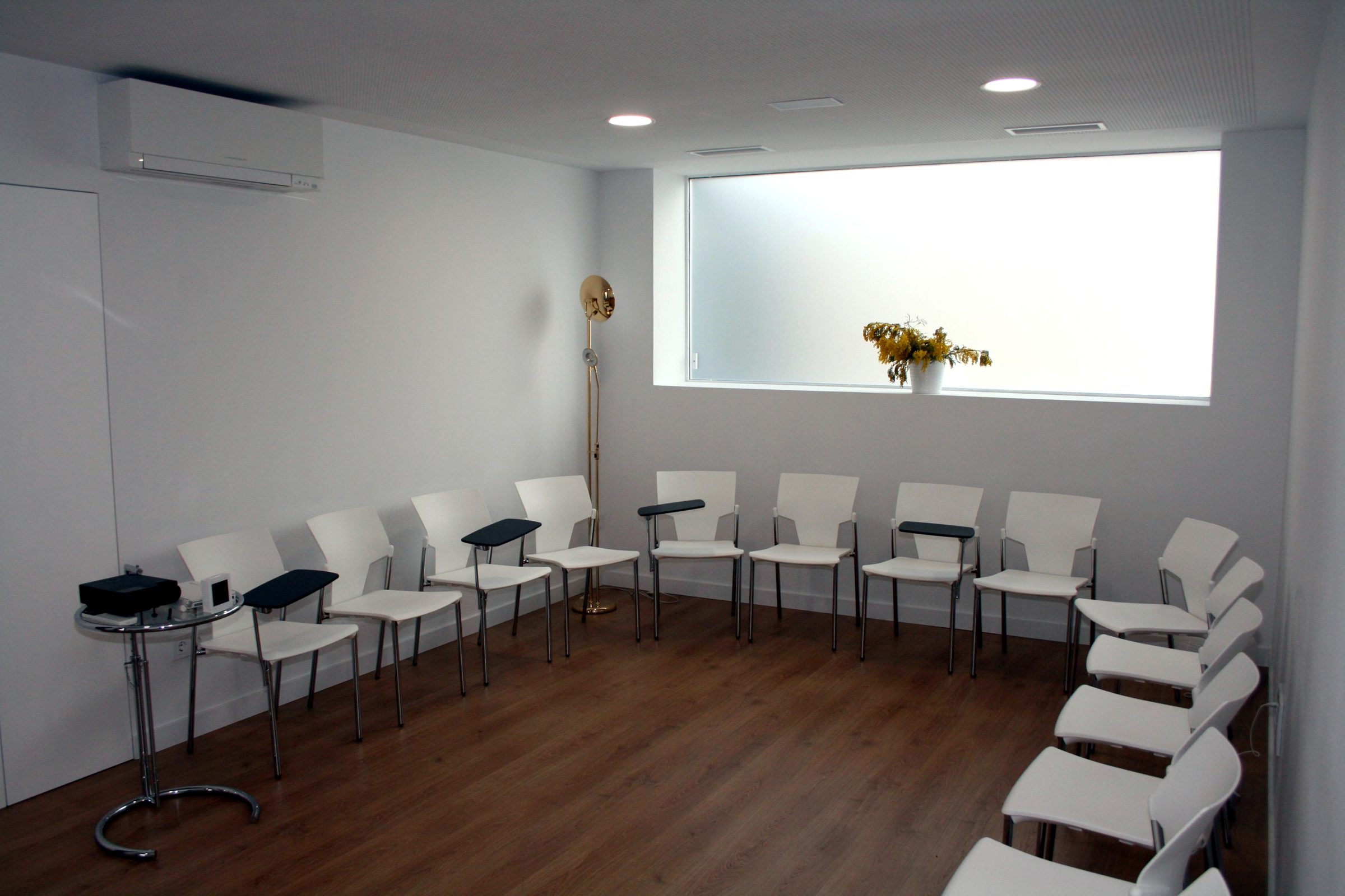 Sala de grupos de Presentia en Granada